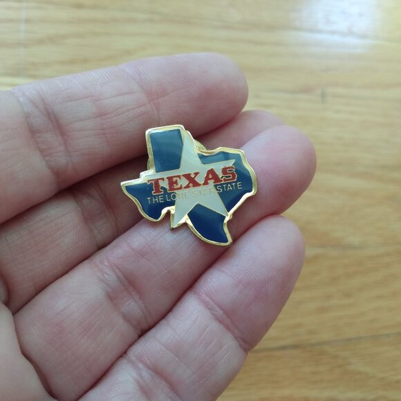 Vintage Texas Alamo USA Lapel Hat Pins Lot of 4 Yellowed Damaged AS IS - Picture 5 of 11